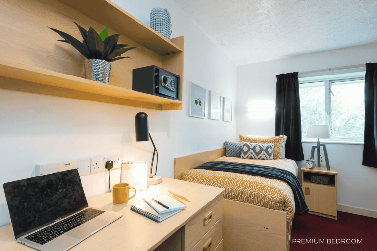 STANDARD-BEDROOM